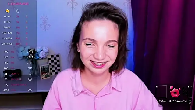 Kindhazelhere on Stripchat