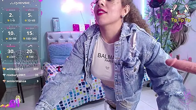 thalia_mills19 webcam stripchat model stream image