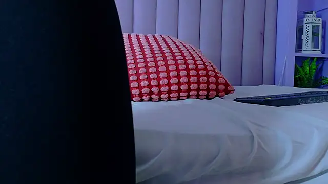 Meganlove__ live cam preview