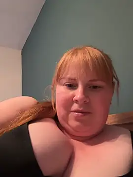 Curvy-GingeXX live cam on StripChat
