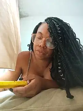 Prettahvitoria20 live cam on StripChat
