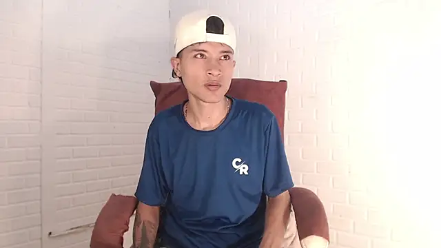 Edward_Milleer live cam on StripChat