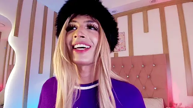 Daphne_Velmont live cam on StripChat