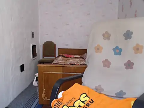 KittyyLaBeauty live cam on StripChat