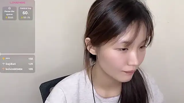 Sharon-v live cam on StripChat