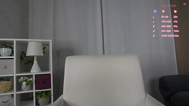 NovellaTlamka live cam on StripChat
