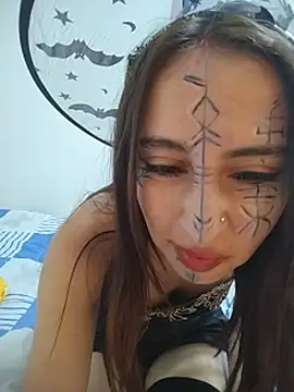 Lunnylux live cam on StripChat