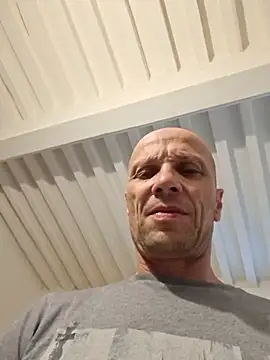 wedge75 live cam on StripChat