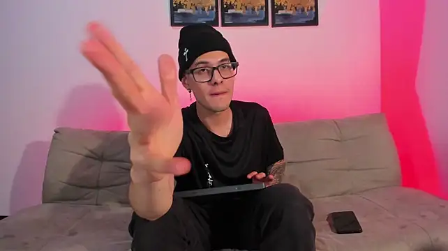 Vlad__night live cam on StripChat