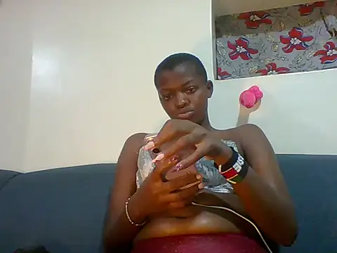 Sexy_Essiie live cam on StripChat