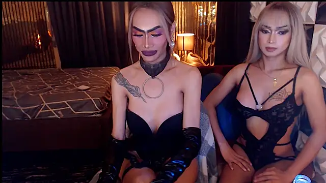 MonstrousCockDiva webcam