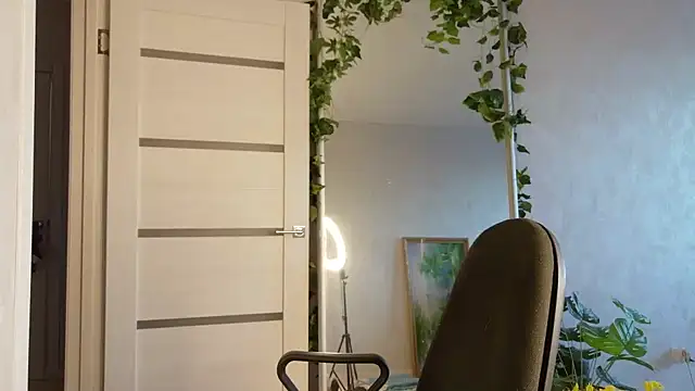 LioraWeiss live cam preview