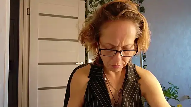 LioraWeiss live cam on StripChat