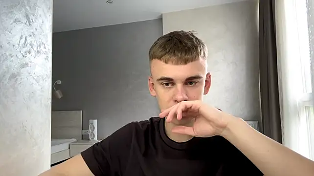 SoloFury live cam on StripChat