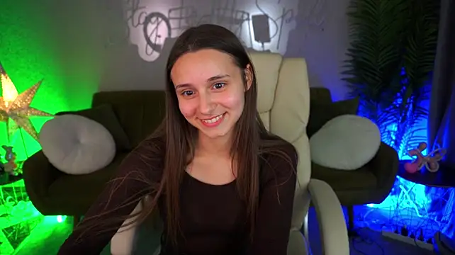TinyNatalie live cam preview