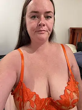 carinabro10 live cam preview