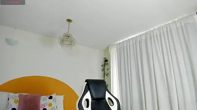 _Emmaa_Queen_ live cam on StripChat