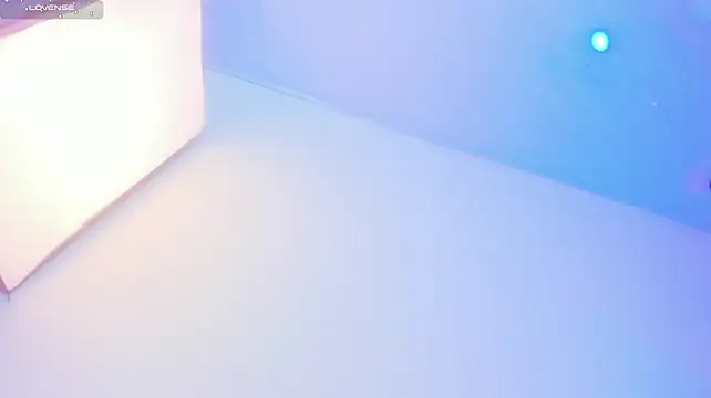 dolly_zoe live cam on StripChat