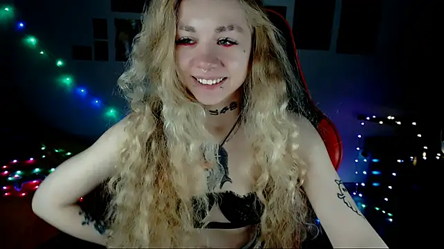 Nica_Kawaii live cam on StripChat