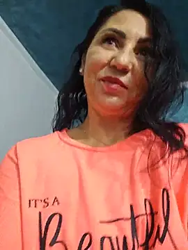 OhhhLauraxx live cam on StripChat