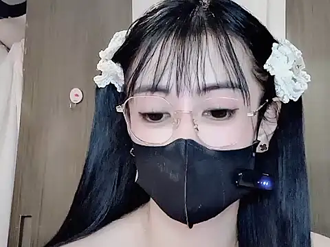 Cherry_Xyz live cam on StripChat