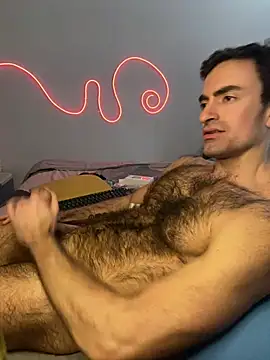 HairybutHorny live cam on StripChat