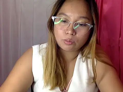 Slutty_sapphire19 live cam on StripChat