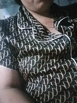 Llleoola live cam on StripChat