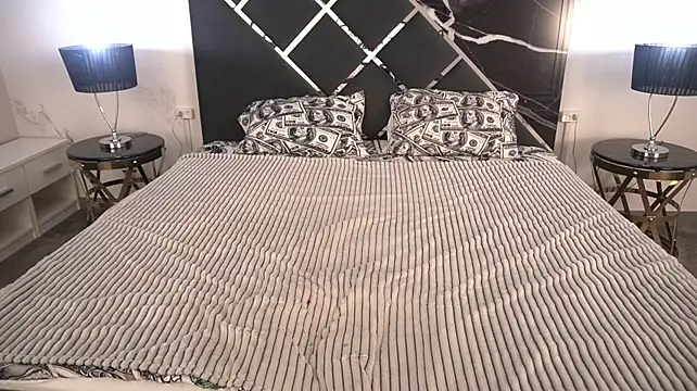 MikaFoxy live cam room