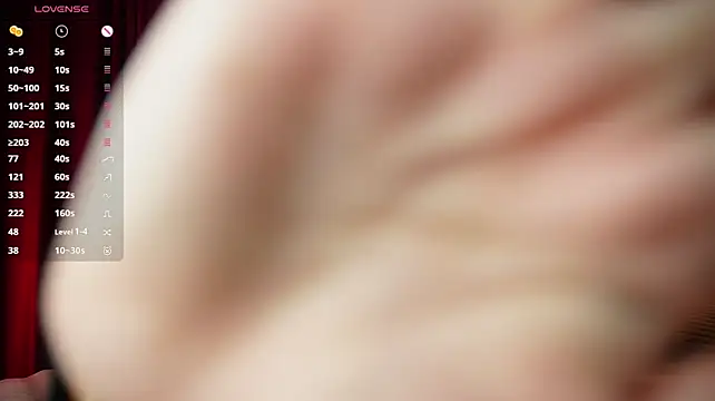 laurawifenes live sex cam
