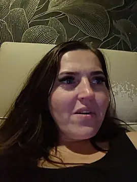 MilaMature live cam preview