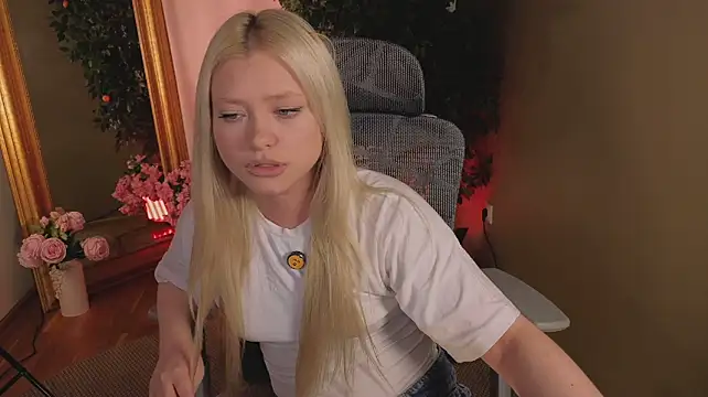 ItsJustGia live cam preview