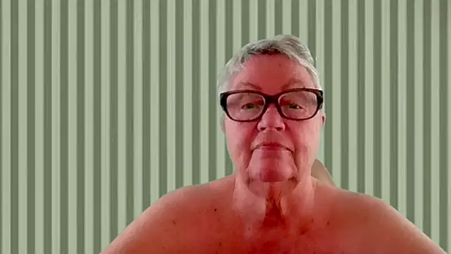 Mystery-Grandmother live cam preview