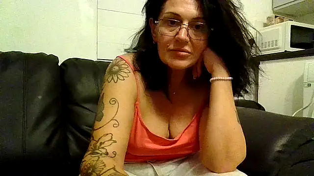 RubyyRosee live cam on StripChat