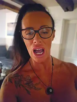 Misses-Cougar webcam