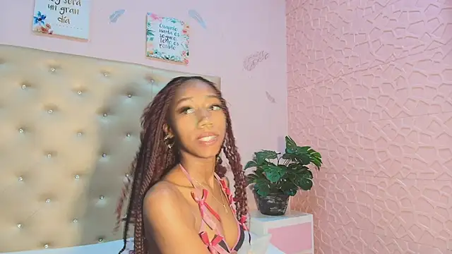 NathalyLeen live cam on StripChat