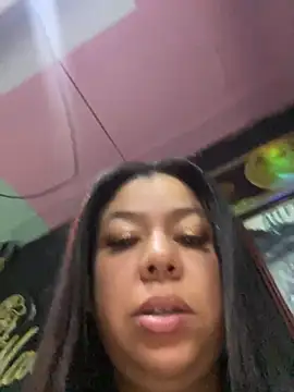 ELVENDIYSUMUJER live cam on StripChat
