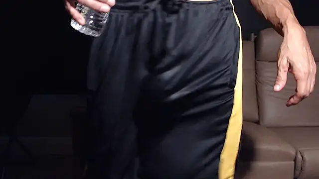 ThickD2C live cam on StripChat