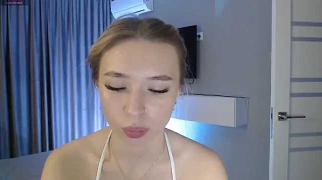 Emily_Hartt