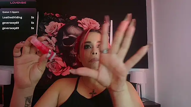EvaaFoxxy1 live cam on StripChat