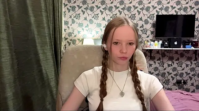 DionnaStrech live cam on StripChat