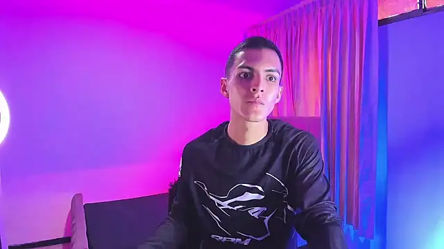 Matiius18 live cam on StripChat