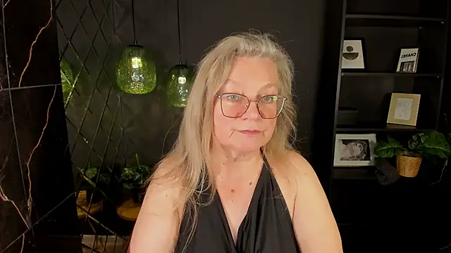 NataliMellow live cam on StripChat