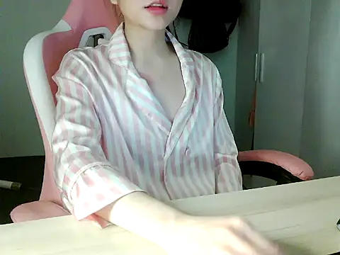 Linh-Barbie live cam on StripChat