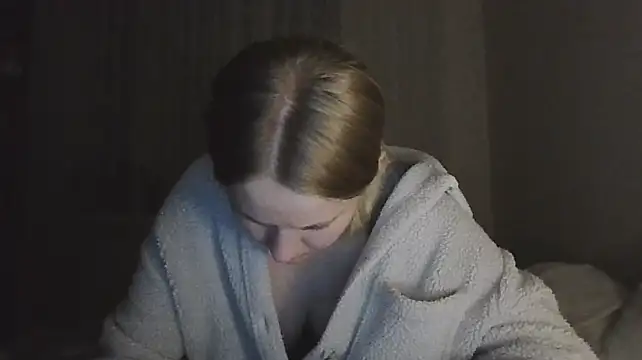 LarissaTewes live cam on StripChat