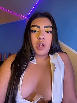 Laulin_TayyyX live cam preview