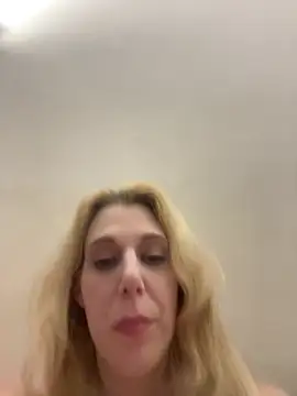PrincessKikiZa live cam on StripChat