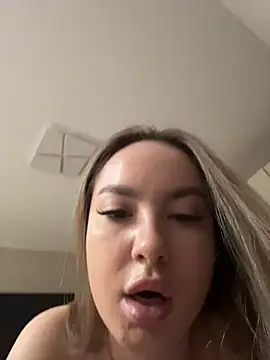 Valeria_Vibe live cam on StripChat