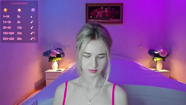 Julie_Blaze live cam on StripChat