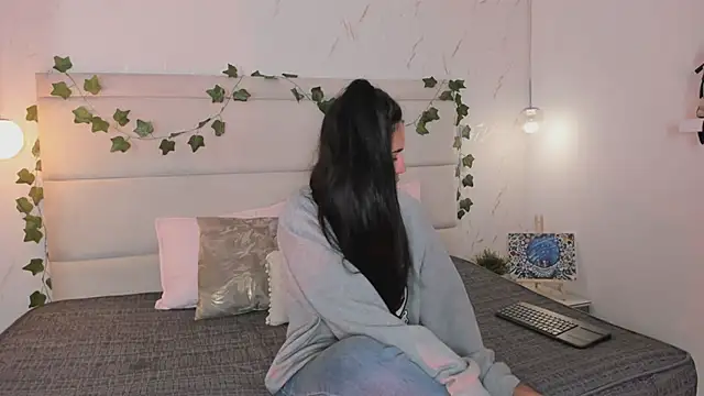 LyraenBlue live sex cam